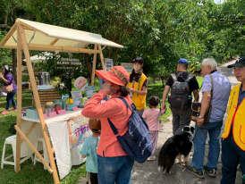 結合客家桐花祭小遊行設攤宣導稅政新訊